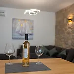 Kamarin Luxury 아파트 *