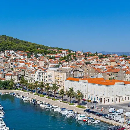 Kamarin Luxury Split