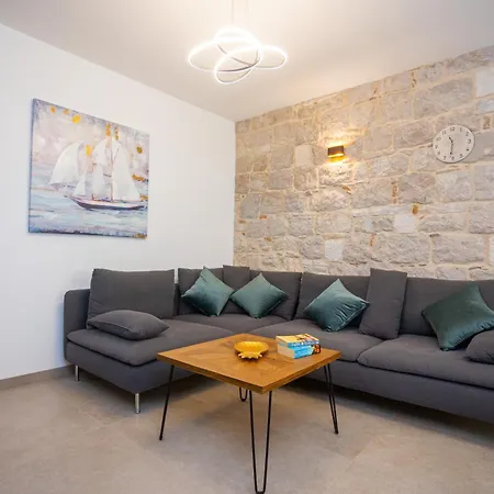 Lägenhet Kamarin Luxury