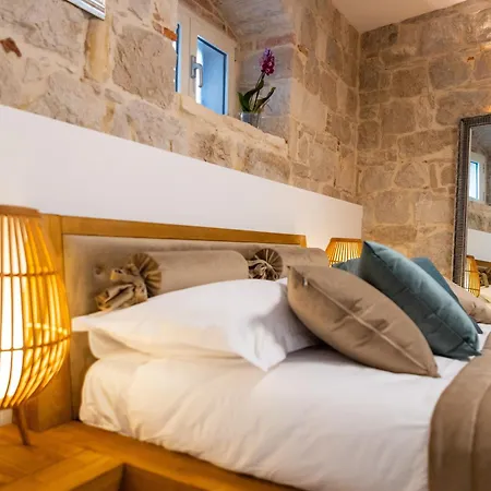 Kamarin Luxury Split