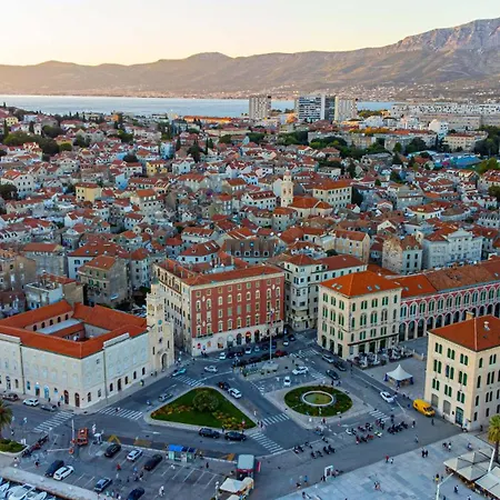 Kamarin Luxury Apartament *