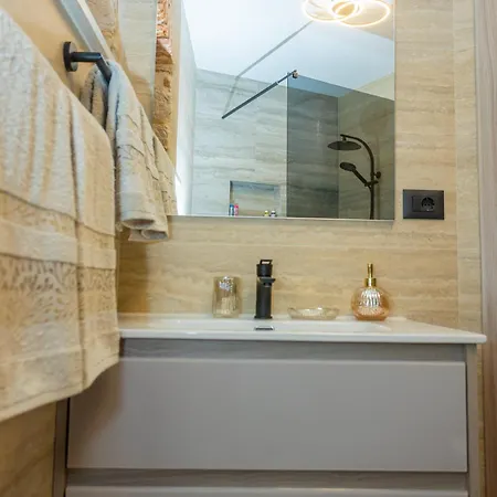 Kamarin Luxury Apartament *