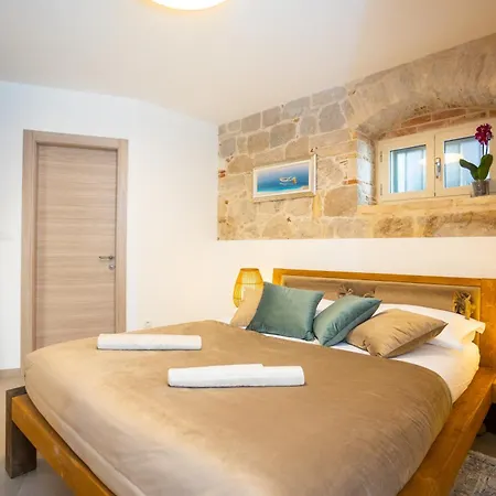 Kamarin Luxury Split