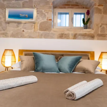 Kamarin Luxury Split